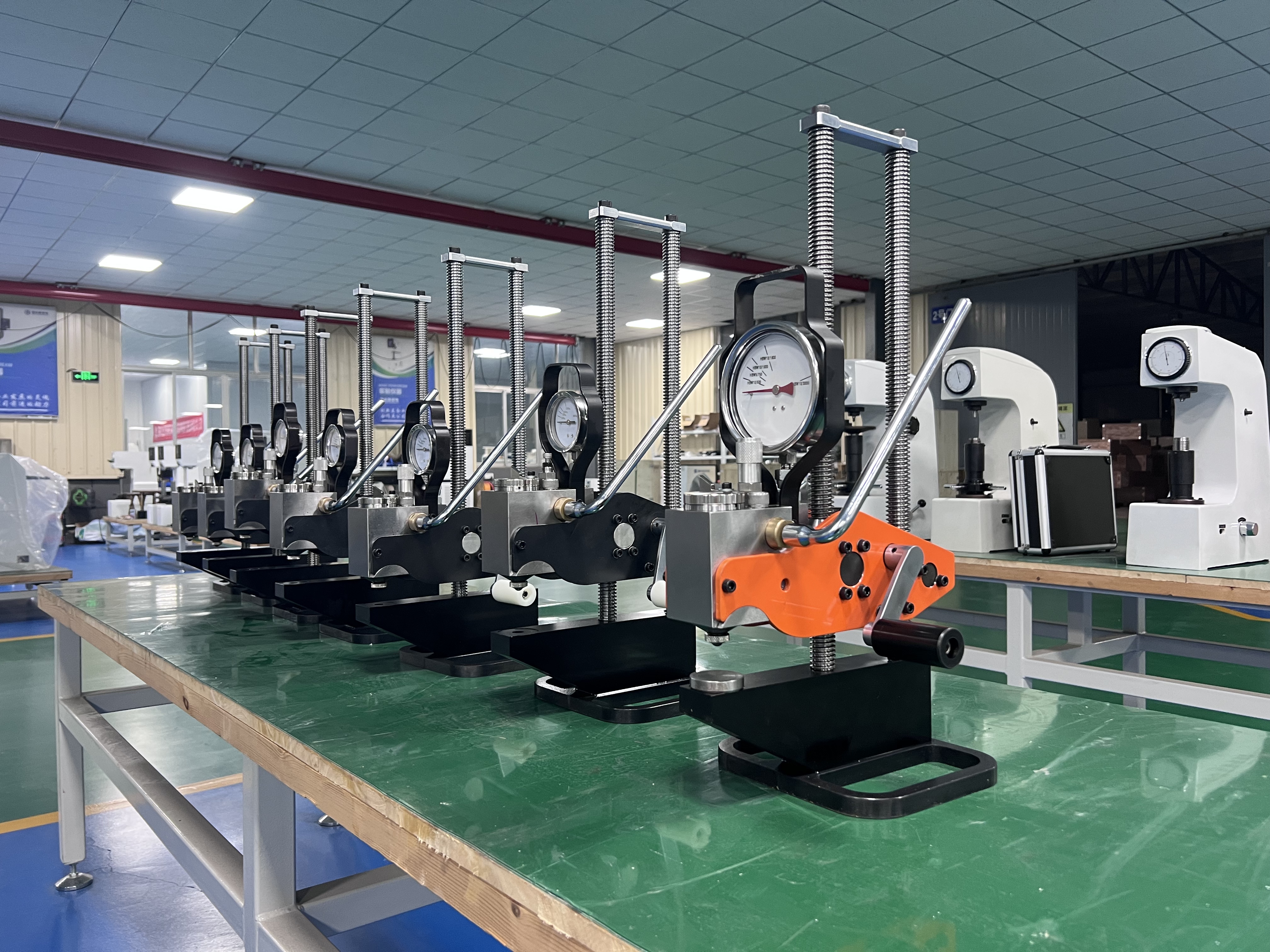 اختبار صلابة برينيل المحمول