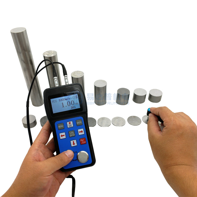 جهاز قياس سمك المعدن بالموجات فوق الصوتية